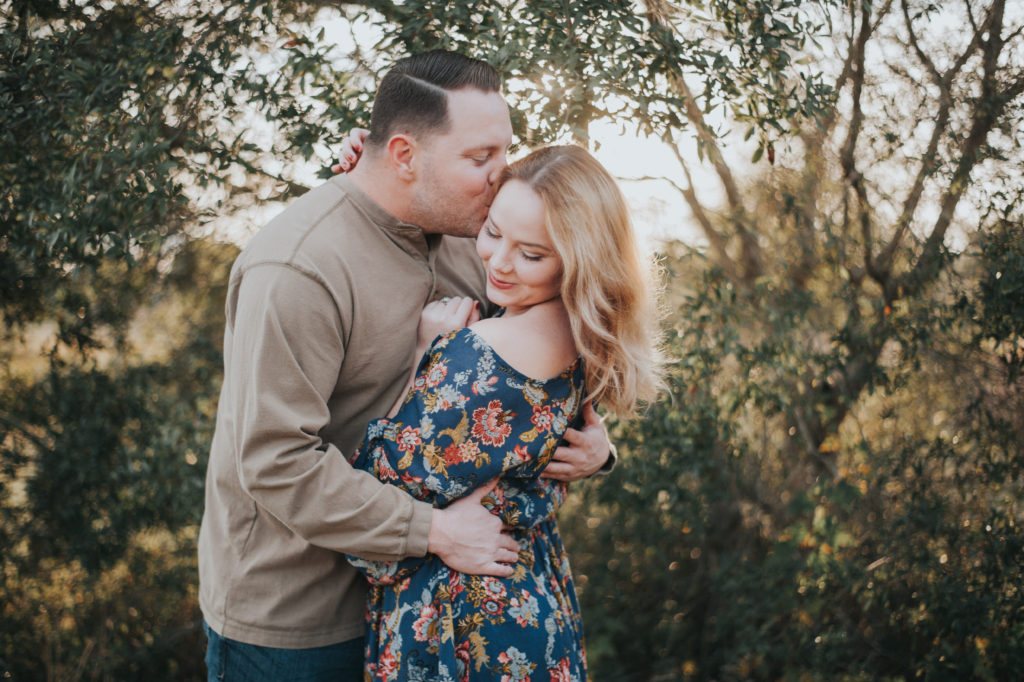 kiss - engagement photographer